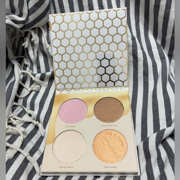 New in box Bakerie Beauty Milk & Honey highlighter palette - Picture 2 of 2